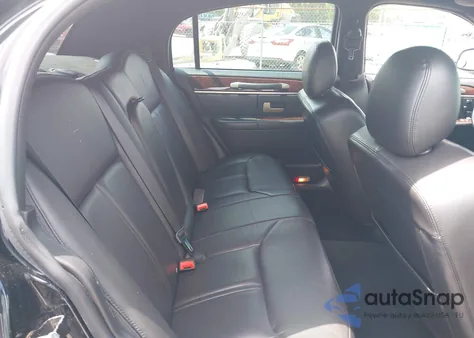 2008 Lincoln Town Car Signature Limited z USA, uszkodzony, nr VIN 2LNHM82W68X659796